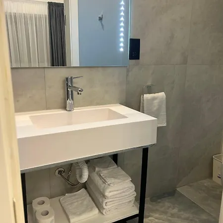 Apartment Zero55rooms 3-bed 3-bath With Sea Views *